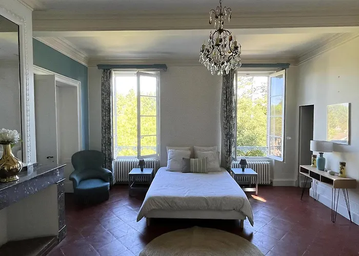 Historic Manor With Pool In Quercy *