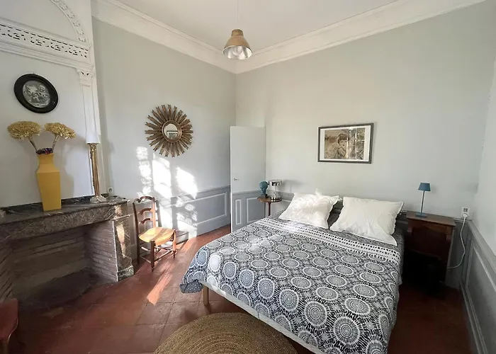 Historic Manor With Pool In Quercy