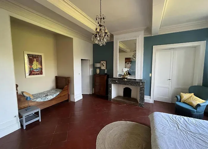 Historic Manor With Pool In Quercy Caussade