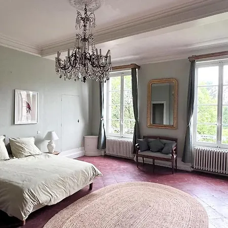 Casa de Férias Historic Manor With Pool In Quercy Caussade