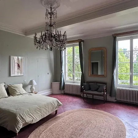 Historic Manor With Pool In Quercy *