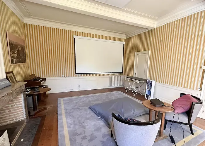 Historic Manor With Pool In Quercy